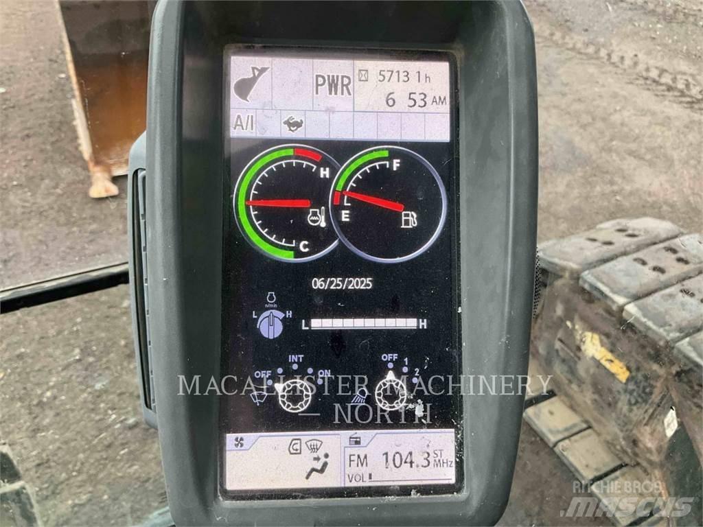John Deere 210G Pásová rýpadla
