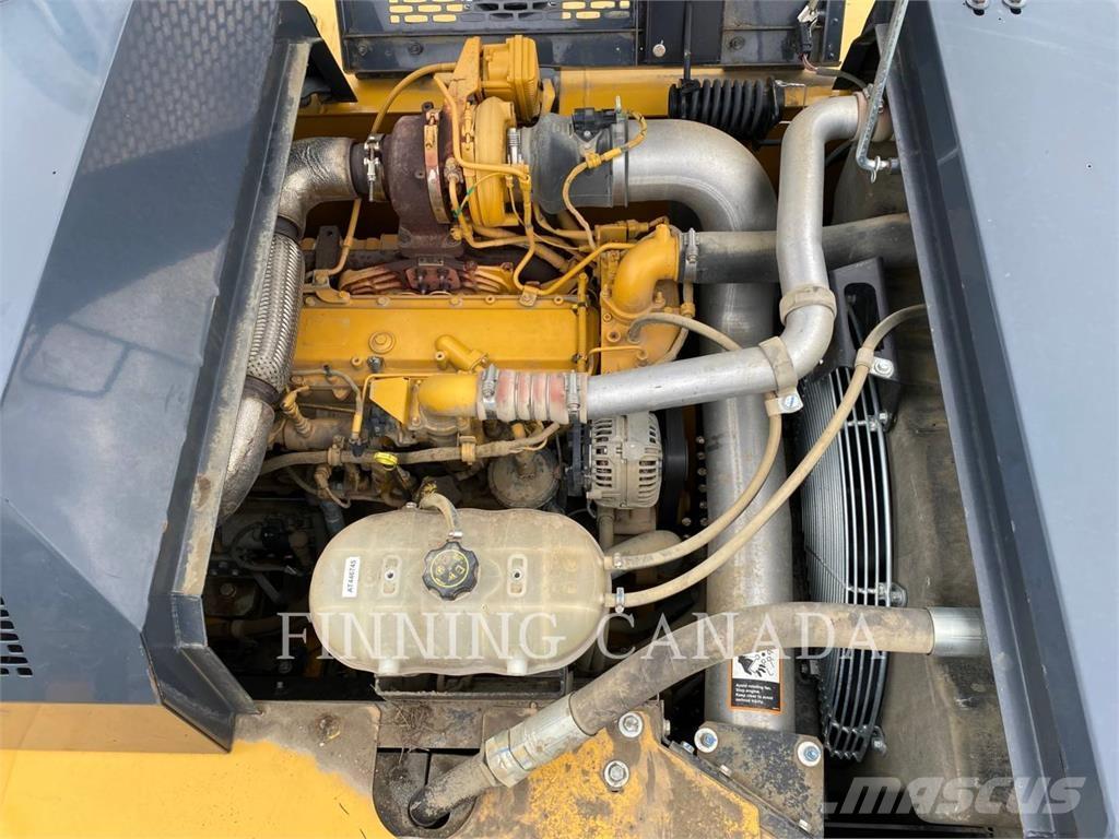 John Deere 210G Pásová rýpadla