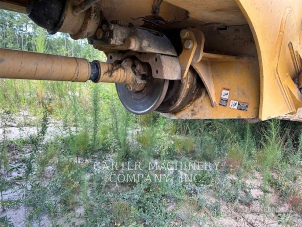 John Deere 300D Kloubové dempry
