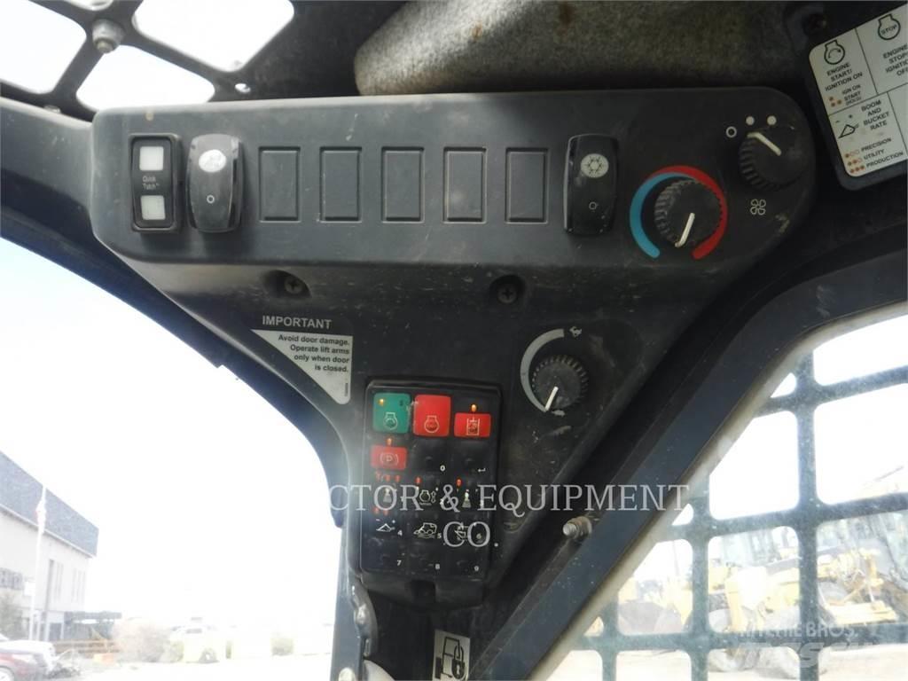 John Deere 317G Smykem řízené nakladače