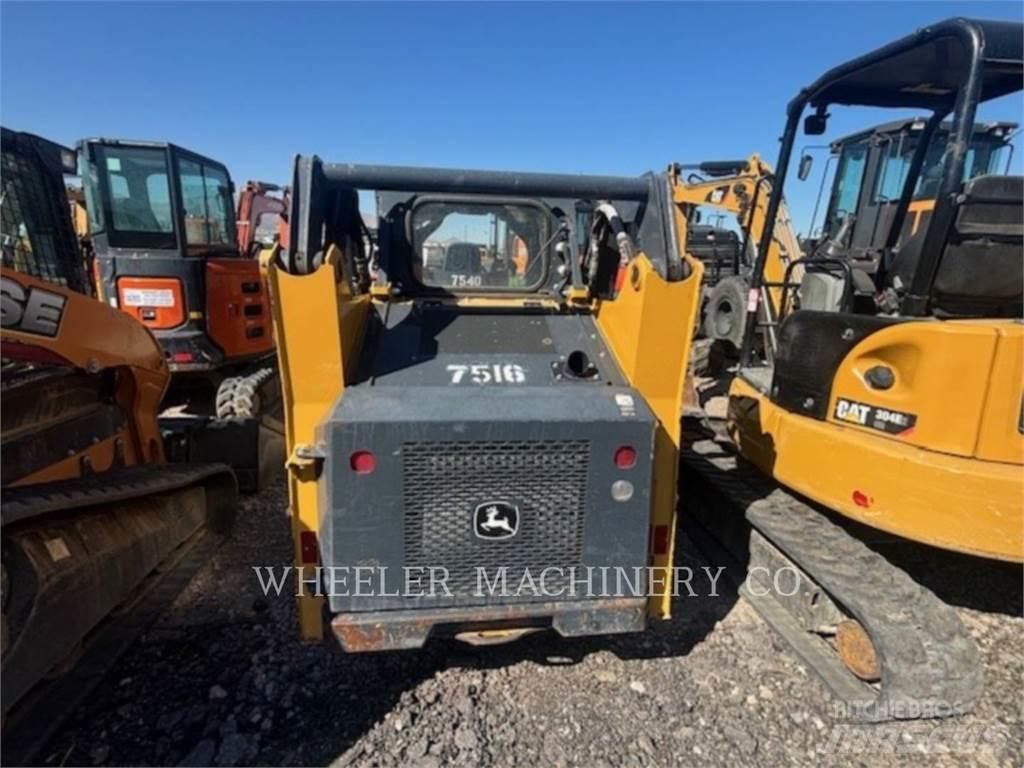 John Deere 318G SSL Smykem řízené nakladače