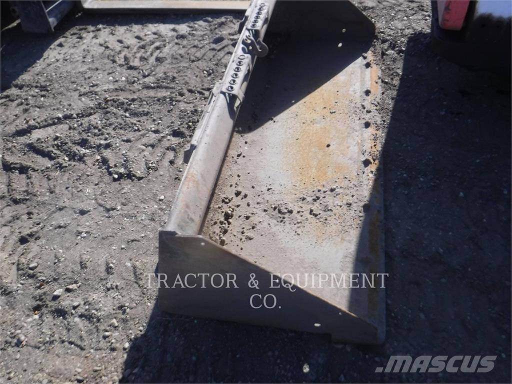 John Deere 320E Smykem řízené nakladače