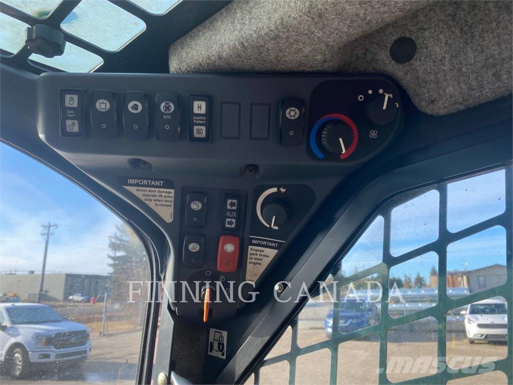 John Deere 326D Smykem řízené nakladače