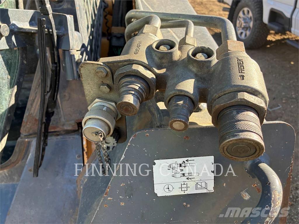 John Deere 333E Pásové nakladače