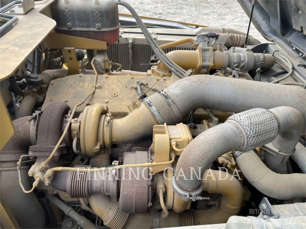 John Deere 410E Kloubové dempry
