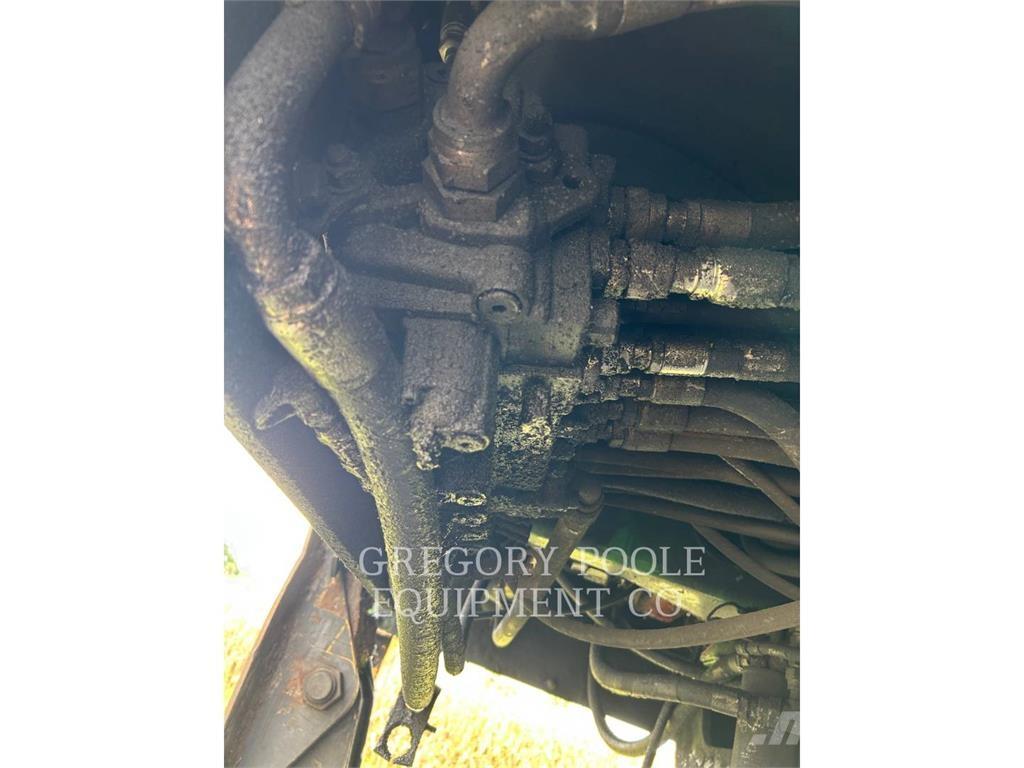 John Deere 437D Lesní nakladače