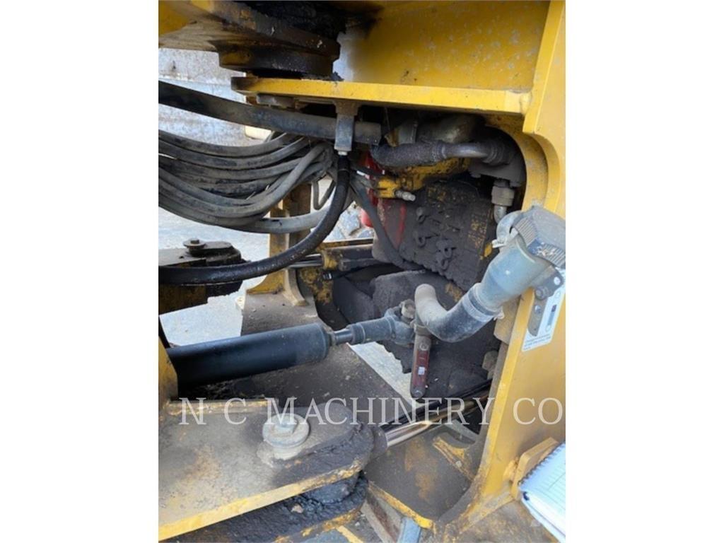 John Deere 544J Kolové nakladače