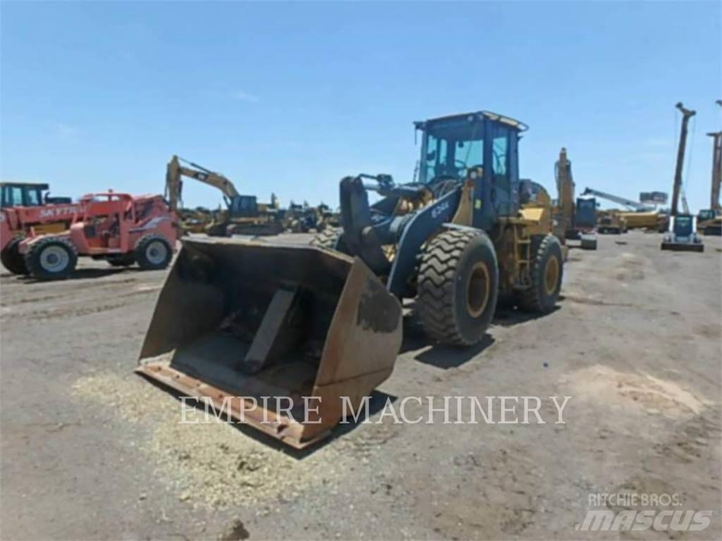 John Deere 624K Kolové nakladače
