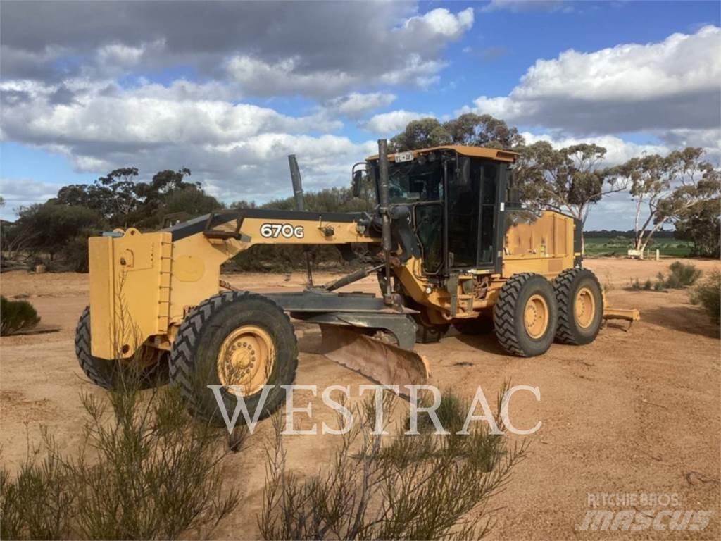 John Deere 670G Grejdry