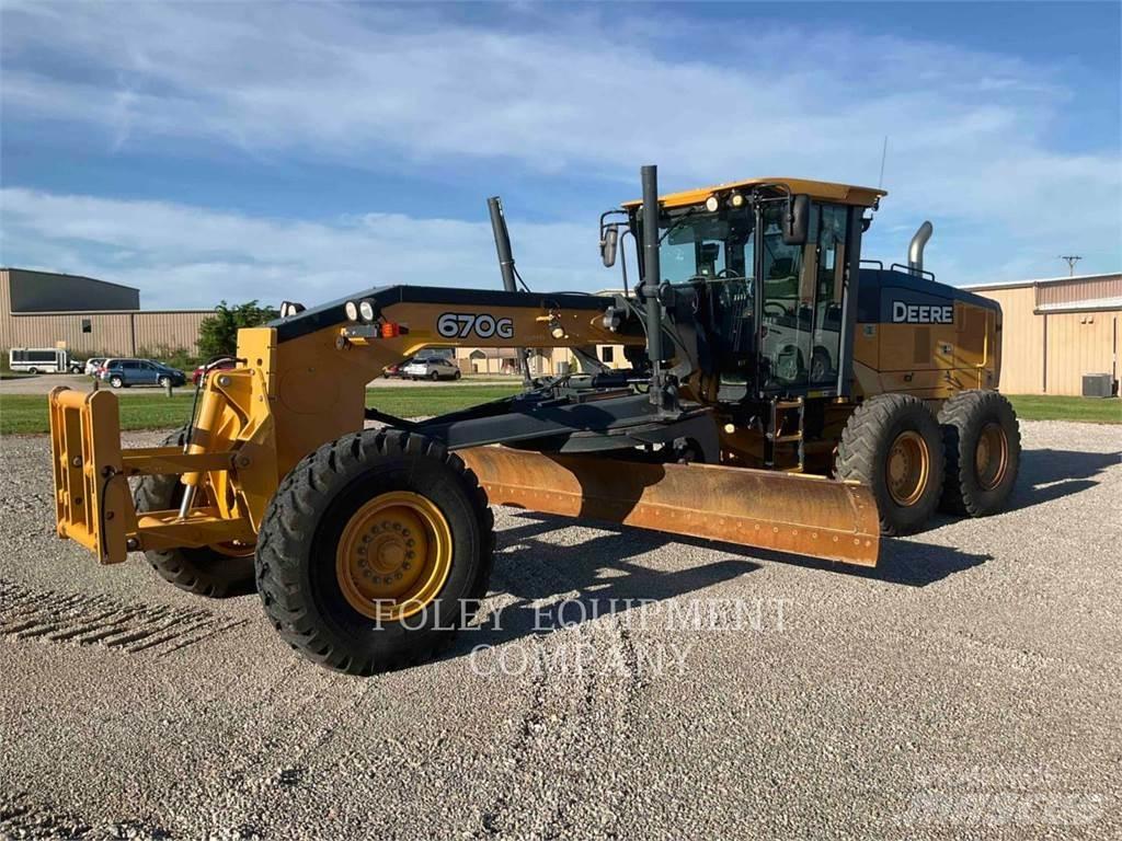 John Deere 670G Grejdry