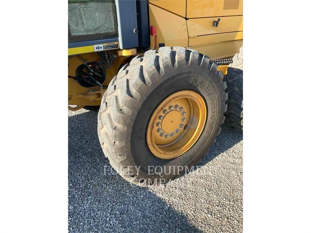 John Deere 670G Grejdry