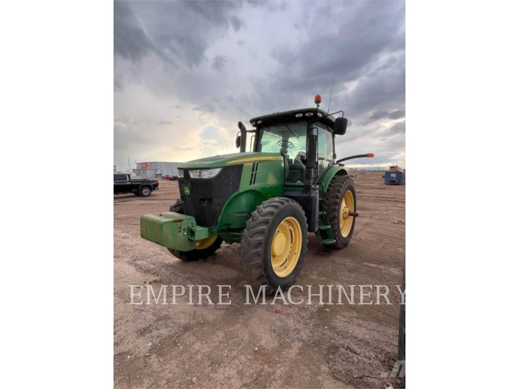 John Deere 7215R Traktory