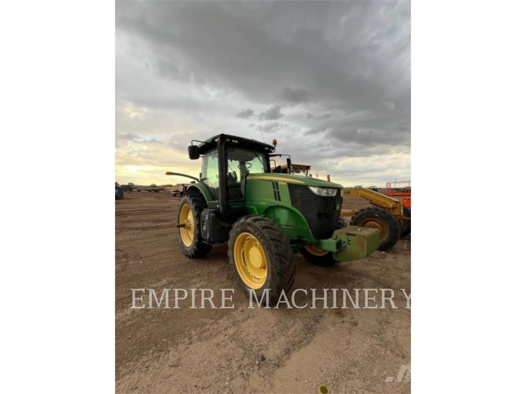 John Deere 7215R Traktory
