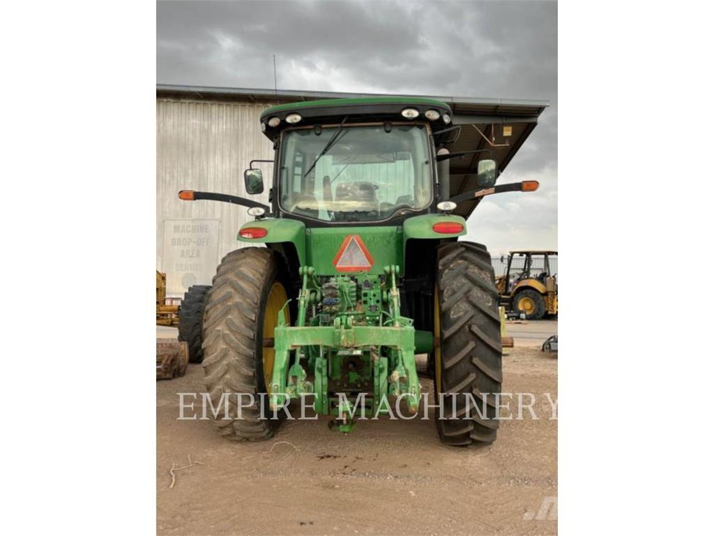 John Deere 7215R Traktory