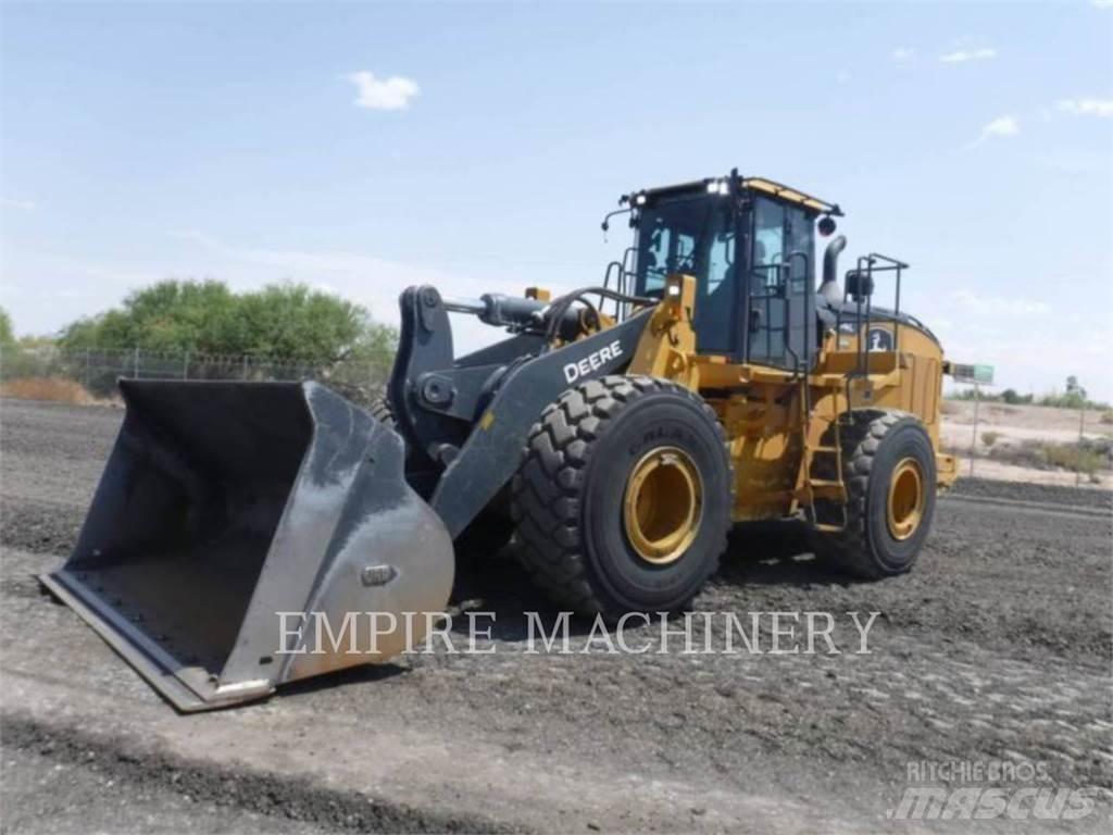 John Deere 744L Kolové nakladače