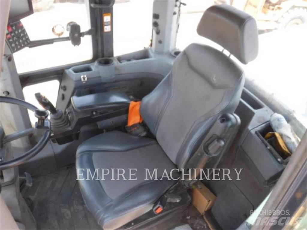 John Deere 744L Kolové nakladače