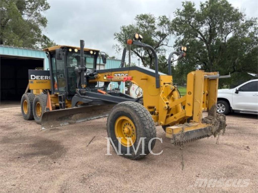John Deere 770G Grejdry