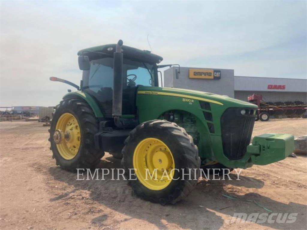 John Deere 8320R Traktory