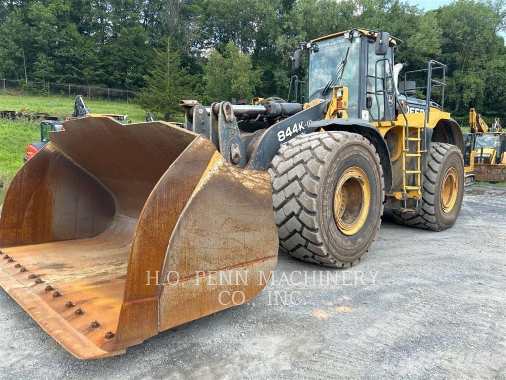 John Deere 844 Kolové nakladače