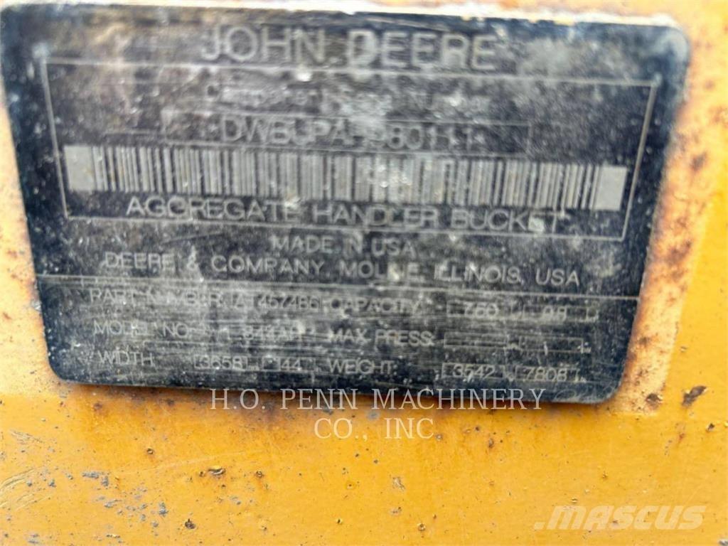 John Deere 844 Kolové nakladače
