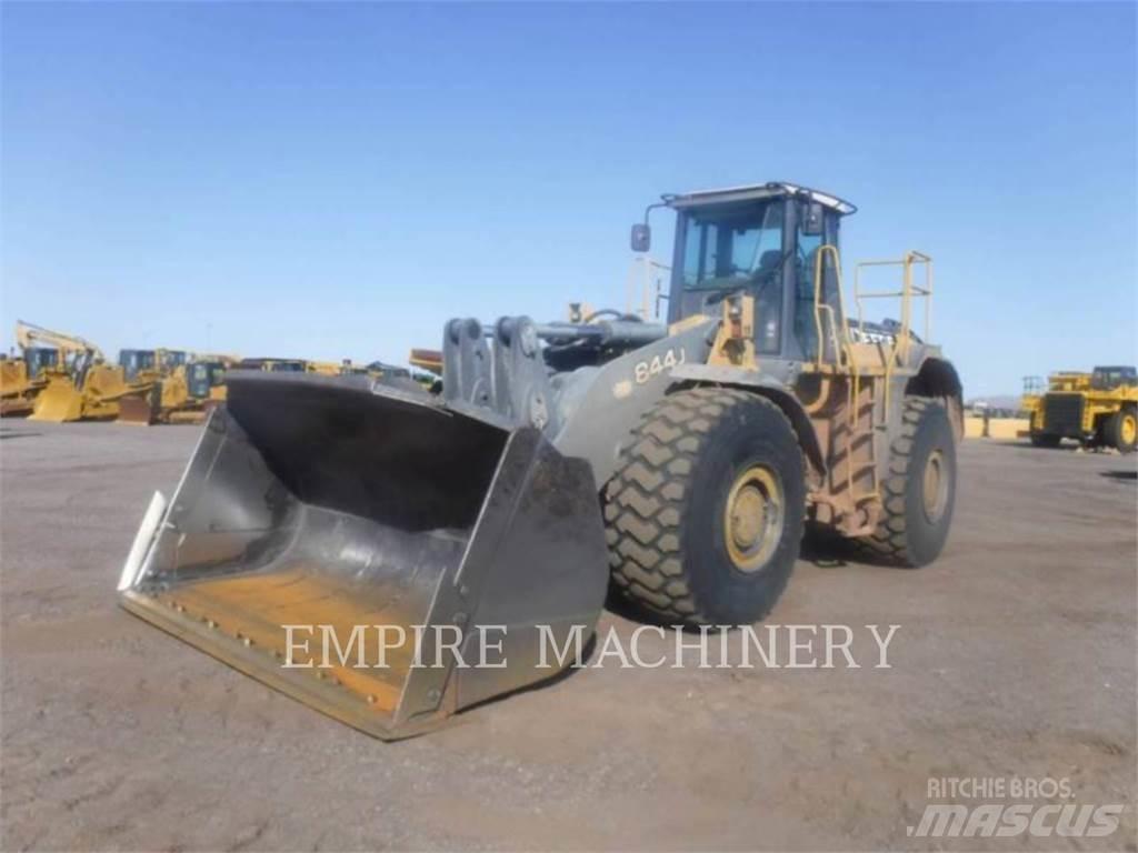 John Deere 844J Kolové nakladače