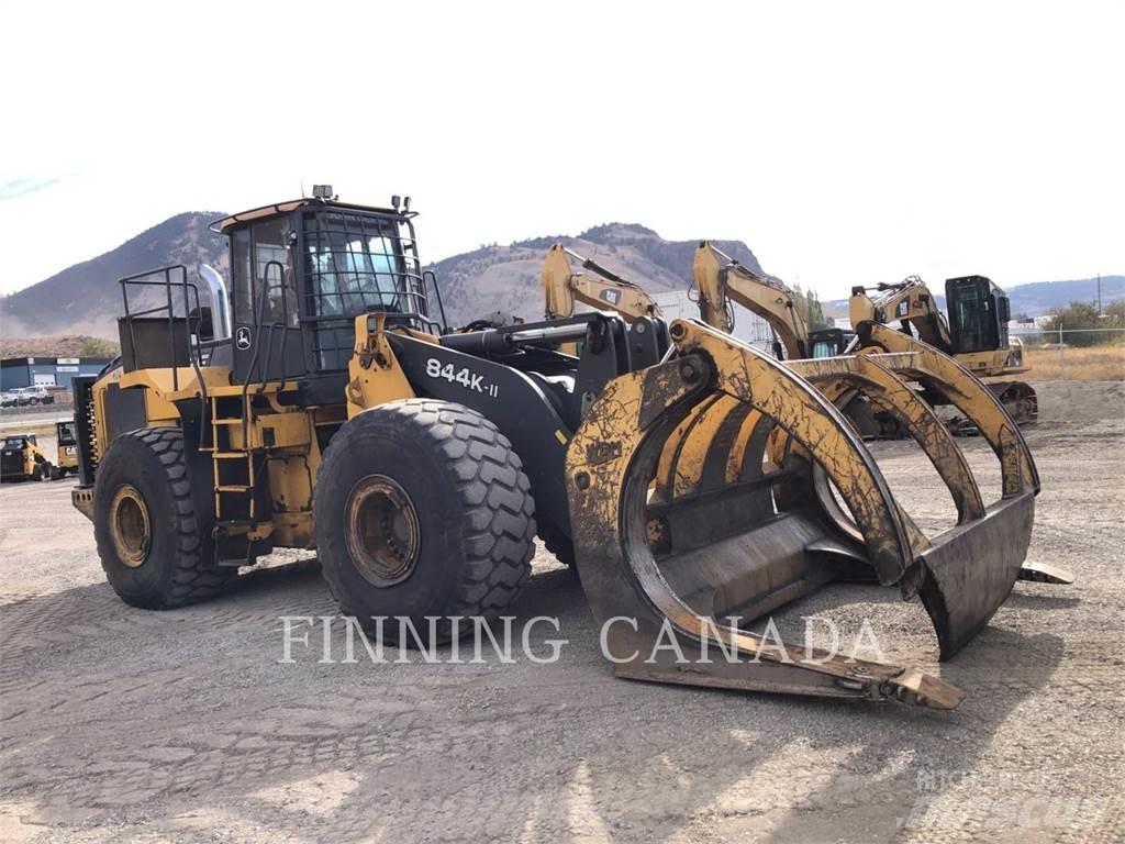 John Deere 844K Kolové nakladače