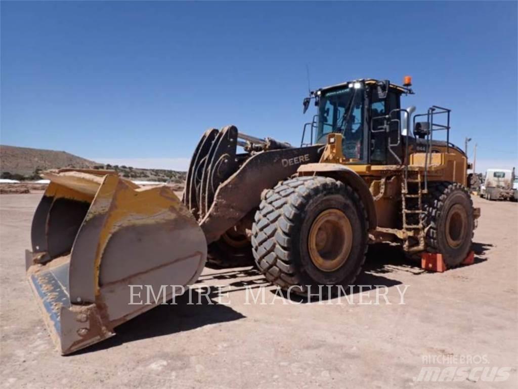 John Deere 844P Kolové nakladače