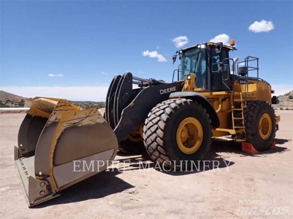 John Deere 844P Kolové nakladače