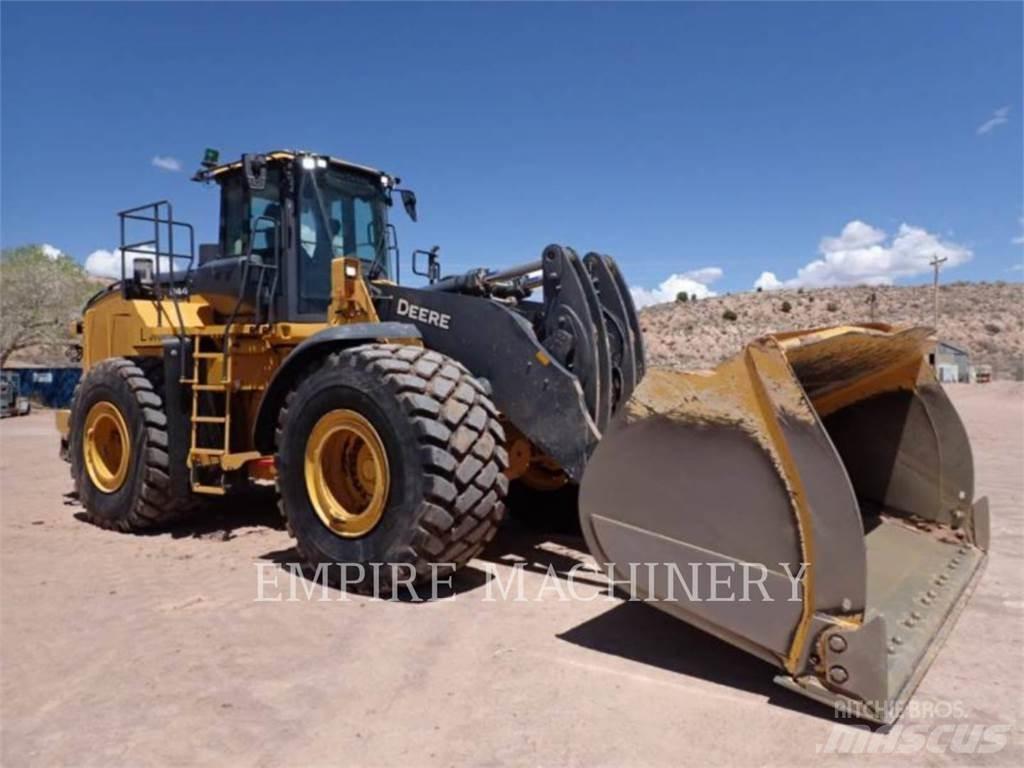 John Deere 844P Kolové nakladače