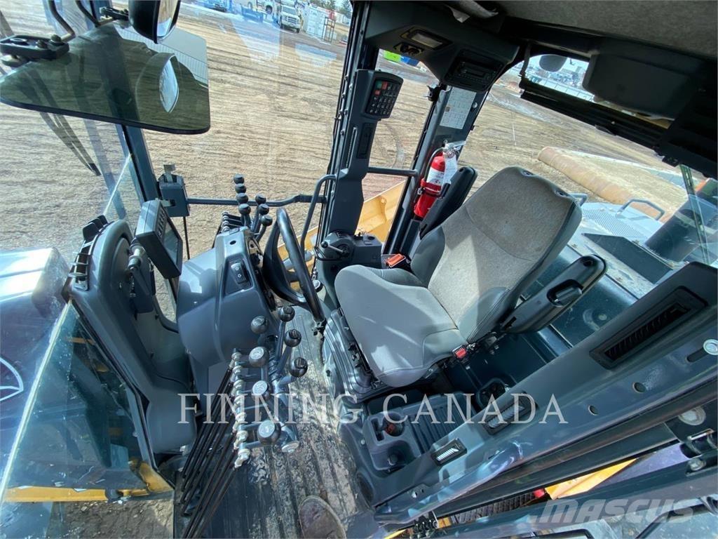 John Deere 870G Grejdry