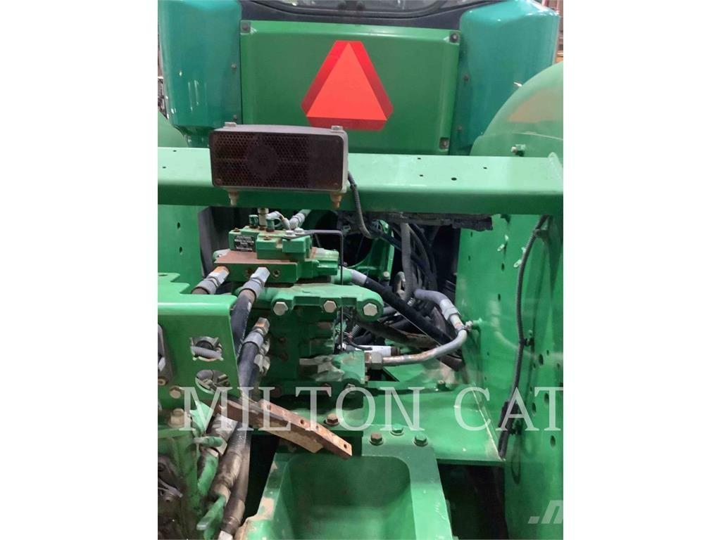 John Deere 9560R Traktory