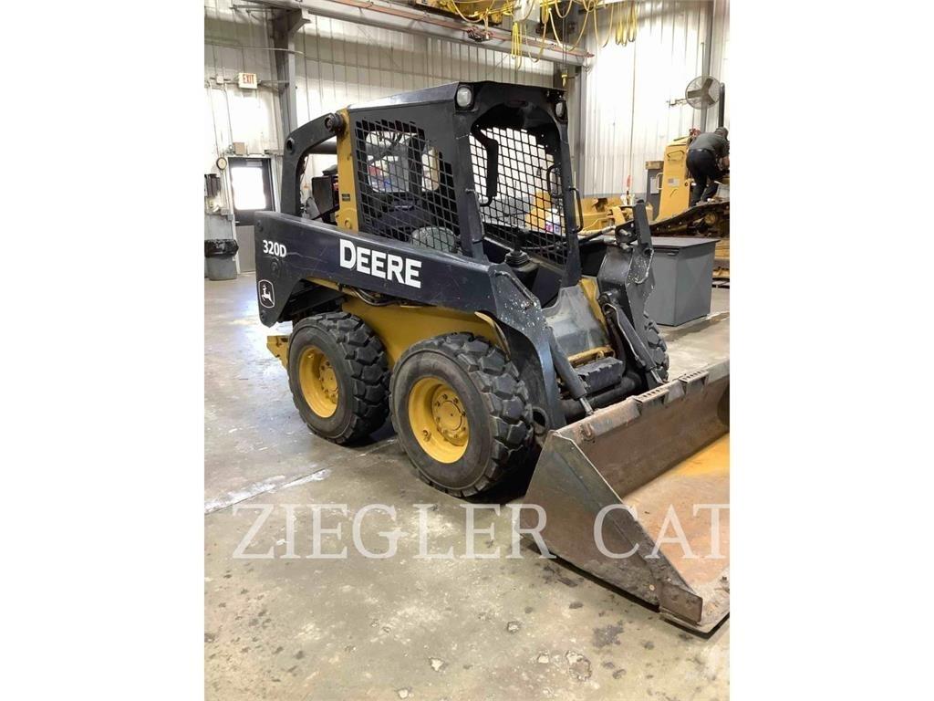 John Deere & CO. 320 D Smykem řízené nakladače