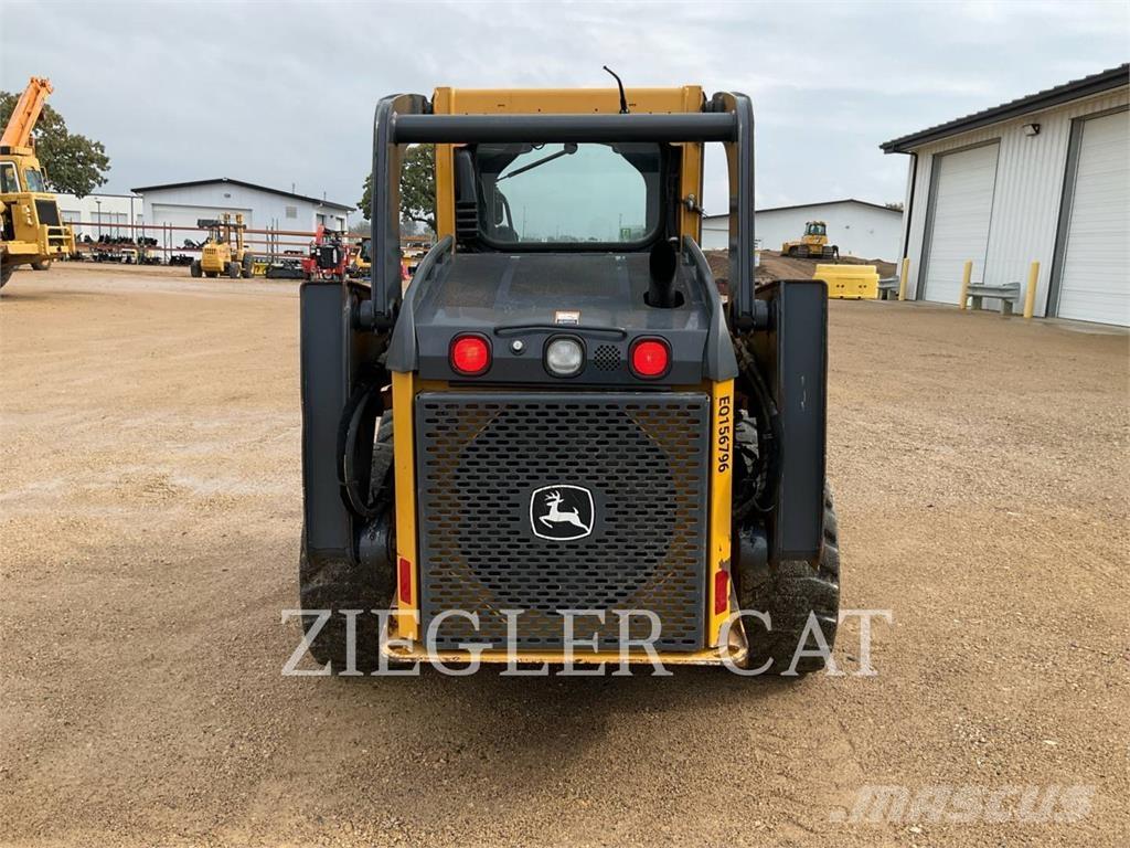 John Deere & CO. 320D Smykem řízené nakladače