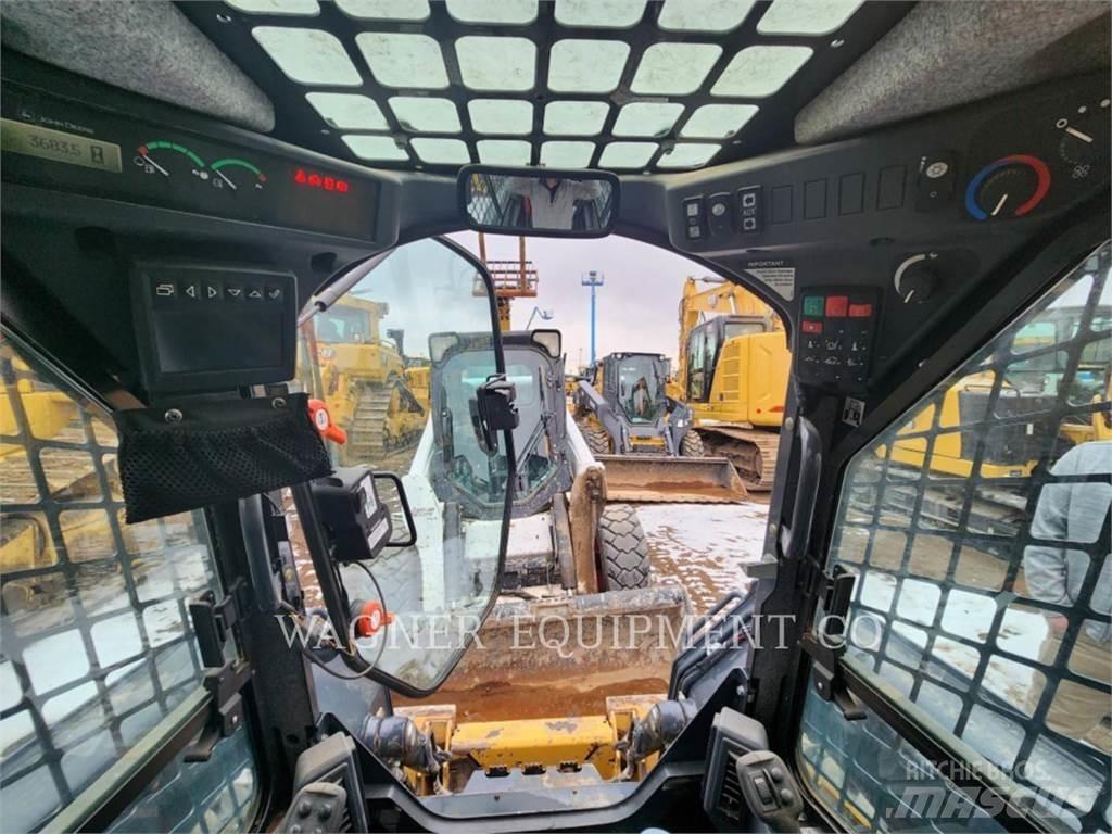 John Deere & CO. 324G Smykem řízené nakladače