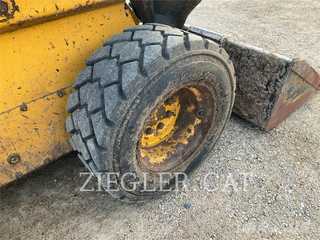 John Deere & CO. 330G Pásové nakladače