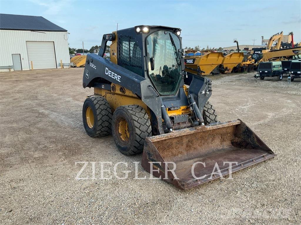 John Deere & CO. 330G Pásové nakladače