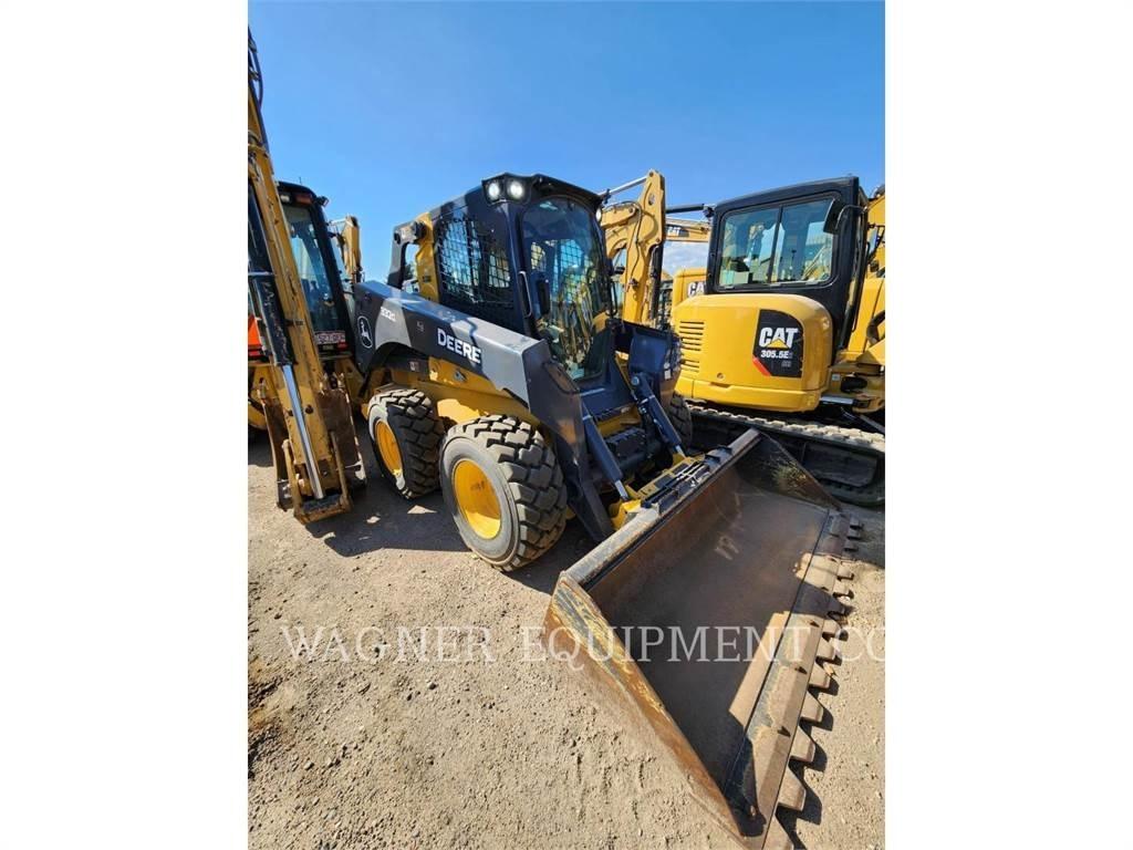 John Deere & CO. 332G Smykem řízené nakladače