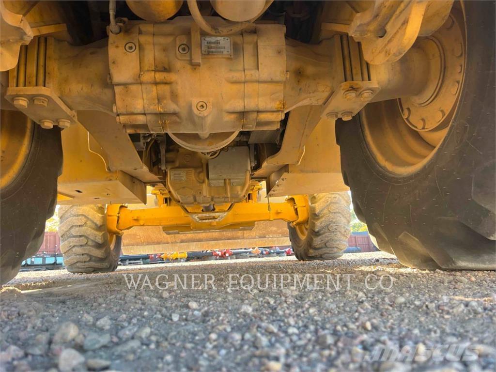 John Deere & CO. 410K TC Rýpadlo-nakladače