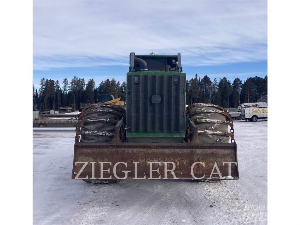 John Deere & CO. 748L Lesní traktory
