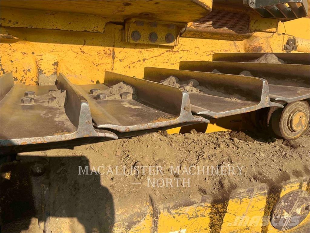 Komatsu D39PX-23 Pásové dozery