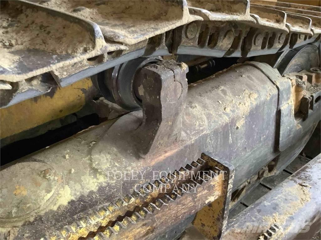 Komatsu D65EX17 Pásové dozery