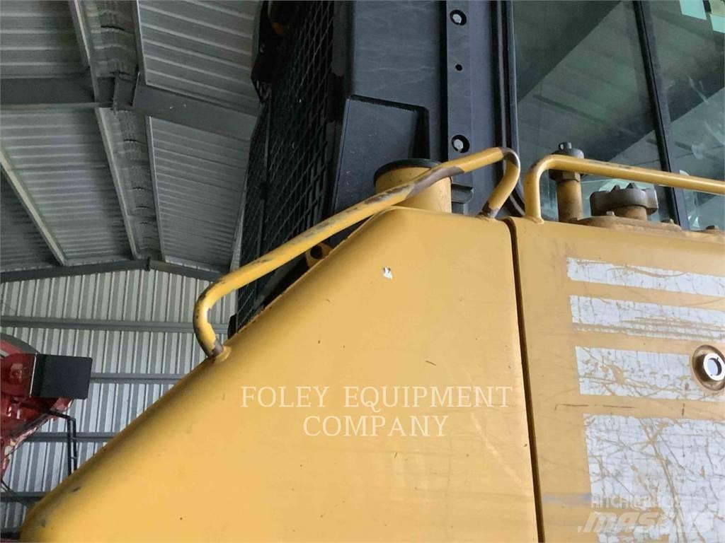 Komatsu D65EX17 Pásové dozery