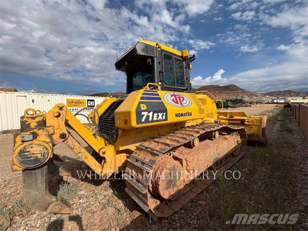 Komatsu D71EXI-24 Pásové dozery