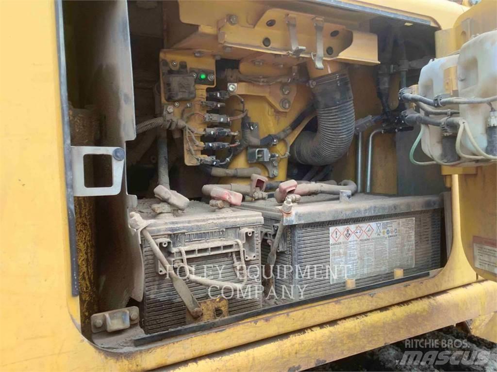 Komatsu D85EXI Pásové dozery