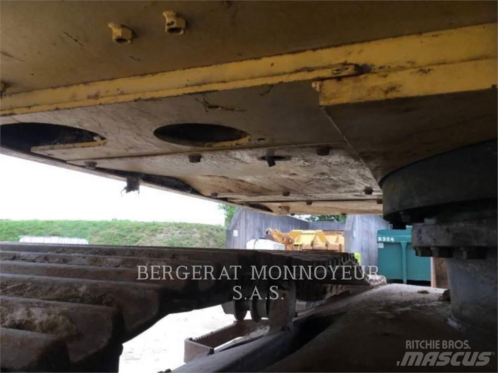 Komatsu HB215LC Pásová rýpadla