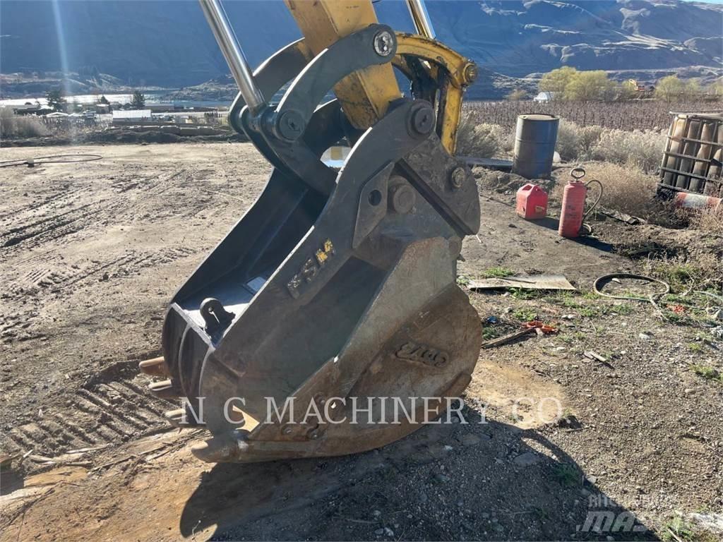 Komatsu PC138USLC Pásová rýpadla