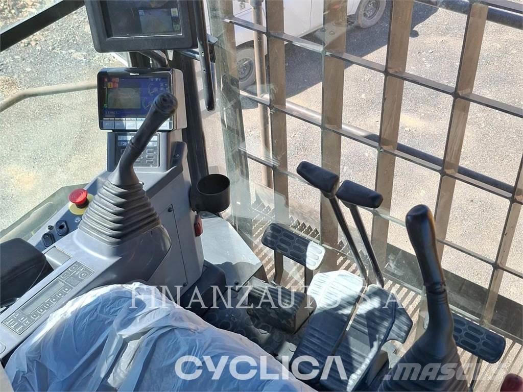 Komatsu PC2000-11 Pásová rýpadla