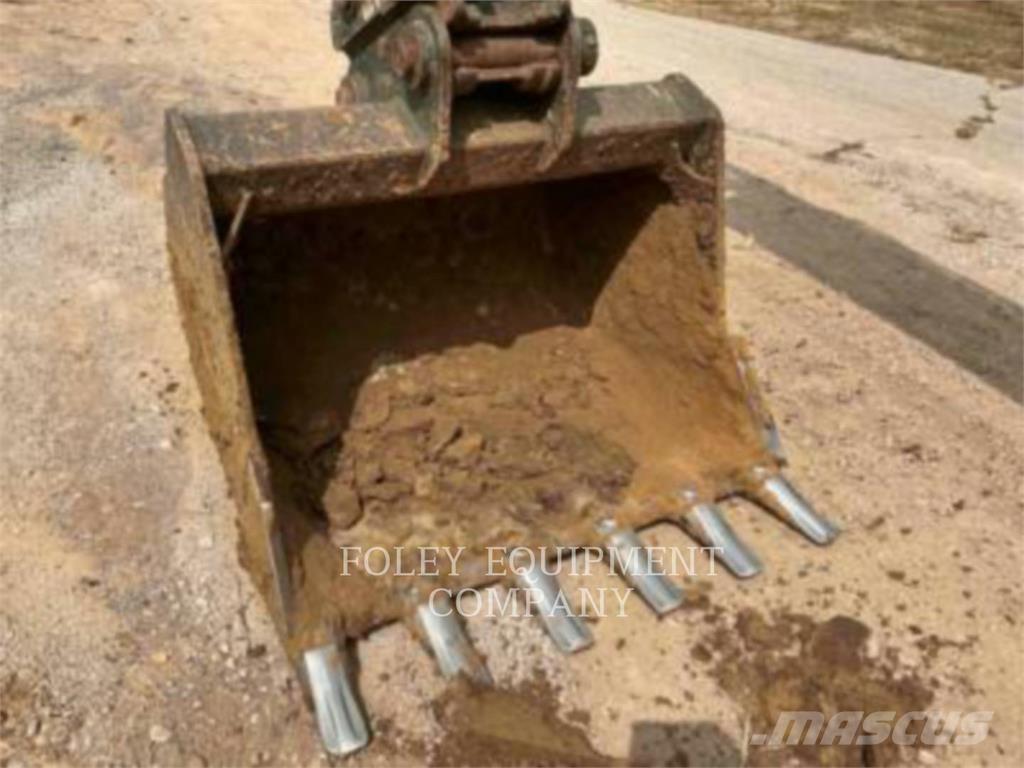 Komatsu PC210LCI11 Pásová rýpadla