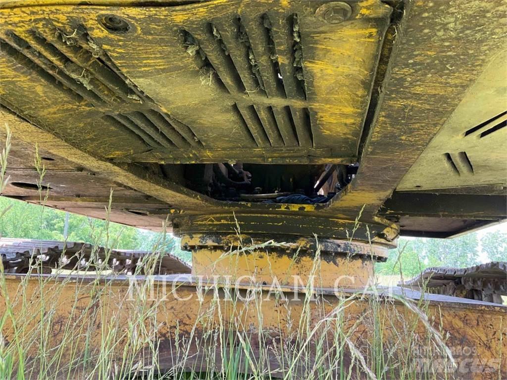 Komatsu PC220 Pásová rýpadla
