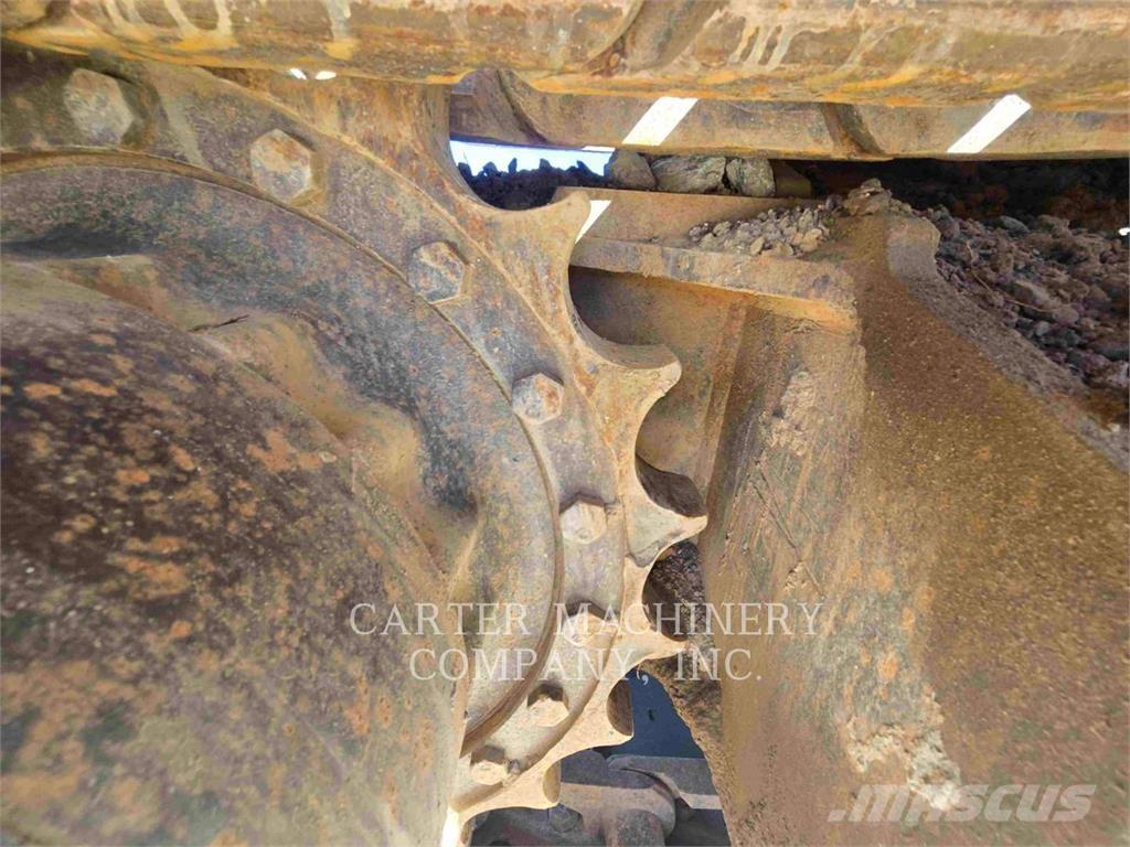 Komatsu PC220LC Pásová rýpadla